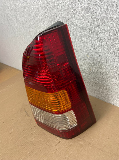 2001 2002 2003 2004 Mazda Tribute Right Passenger Rh Tail Light AD6462 DW1