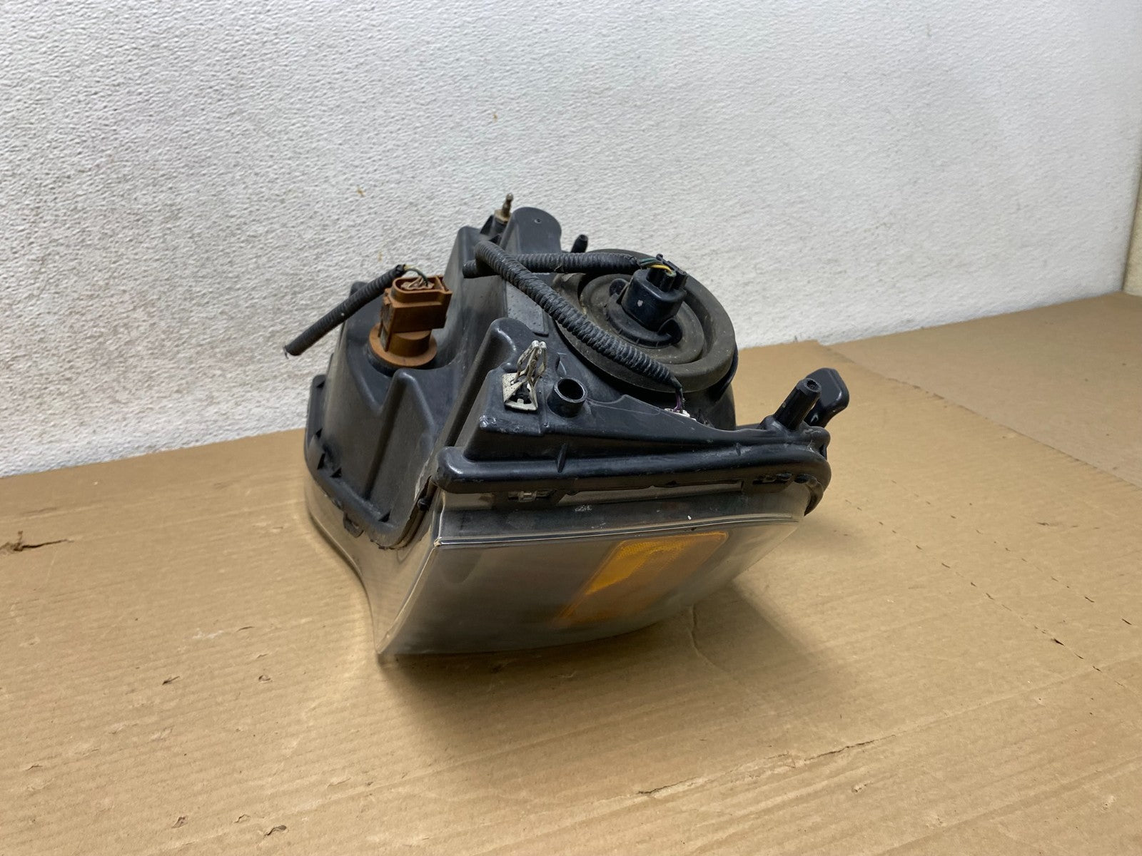 2007 to 2014 Ford Expedition Right Passenger RH side Headlight Halogen AG8117 DW10