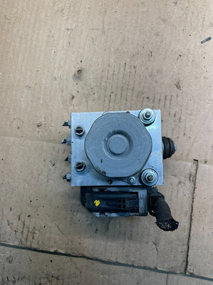 2014-2017 Maserati Ghibli Anti Lock Brake ABS Pump Control Module OEM v9081 DG5
