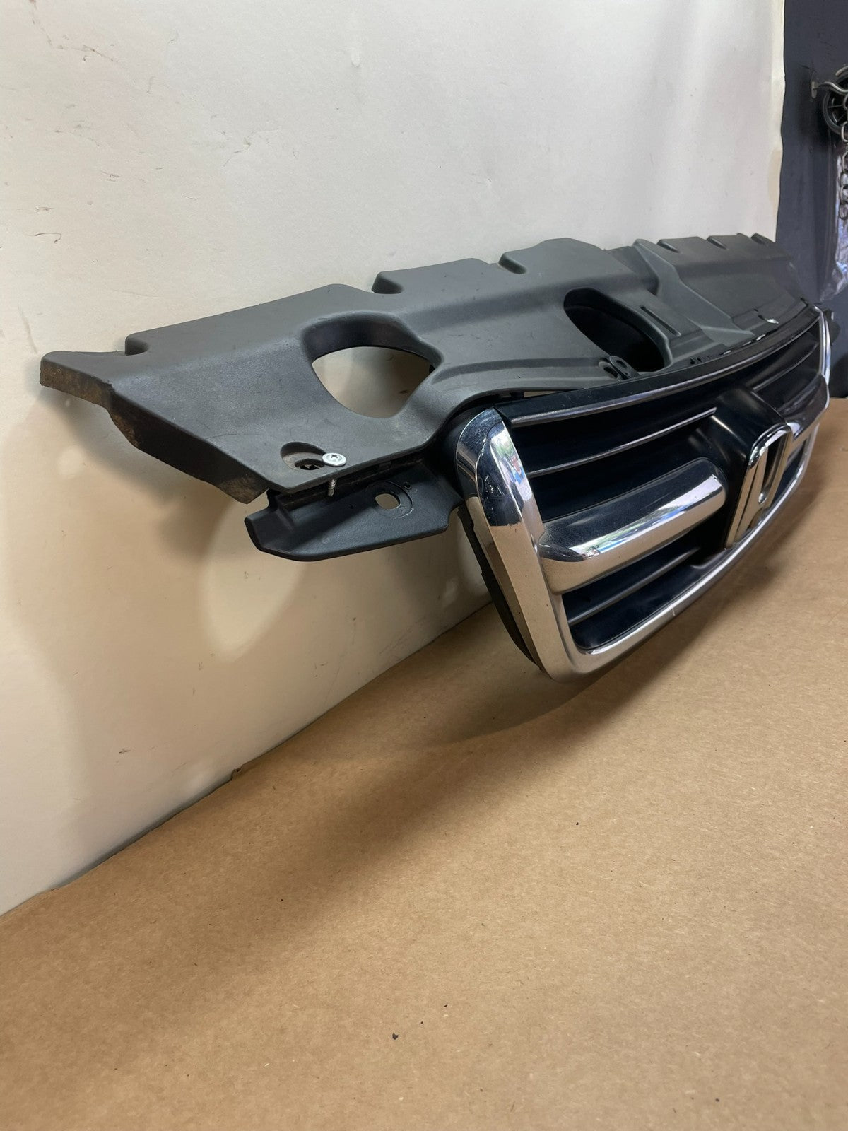 2002 to 2004 Honda CR-V CRV Front Upper Grille Grill Chrome AF8542 DG2