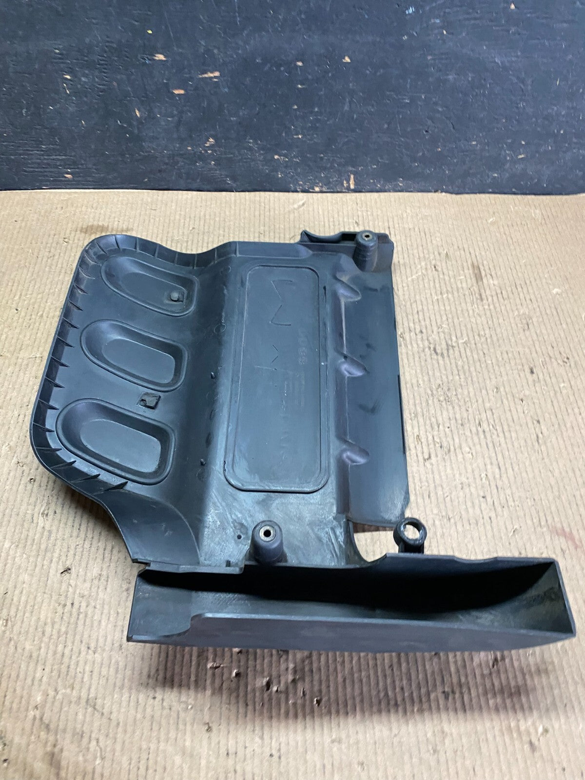 2000 to 2003 Mazda Tribute  DOHC 24 VALVE Engine Shield Top Cover N8403 PS6