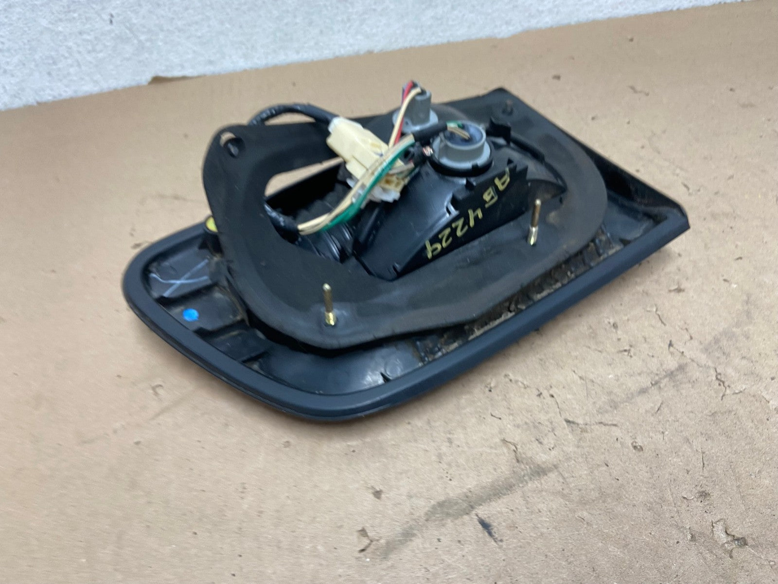 2001 - 2003 Toyota Sienna Right Passenger Rh Side Inner Tail Light AG4229 LK7