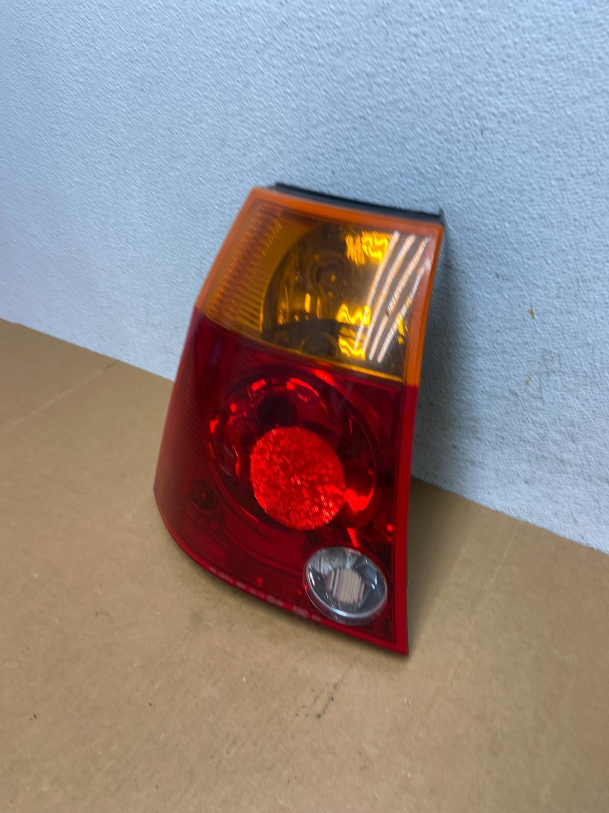 2004 2005 2006 Chrysler Pacifica Left Driver LH Tail Light AD8919 DW1