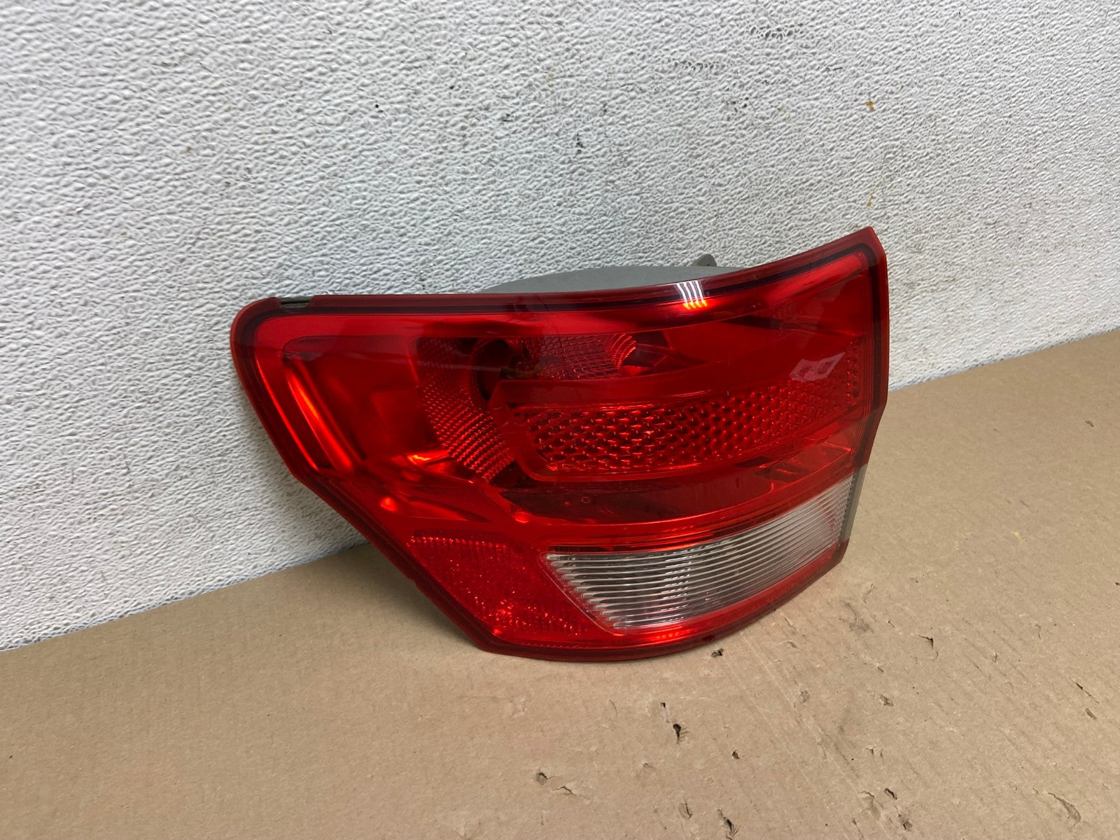 2011-2013 Jeep Grand Cherokee Left Driver Side Lh Tail Light AE9566 LK2