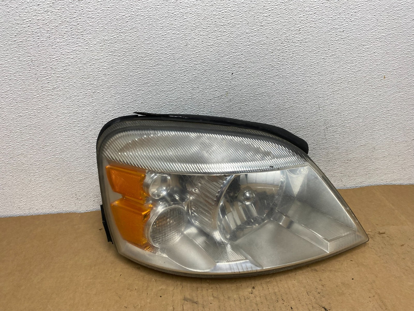 2004 - 2007 Ford Freestar Right Passenger RH Side Headlight Halogen AC8472 DW0