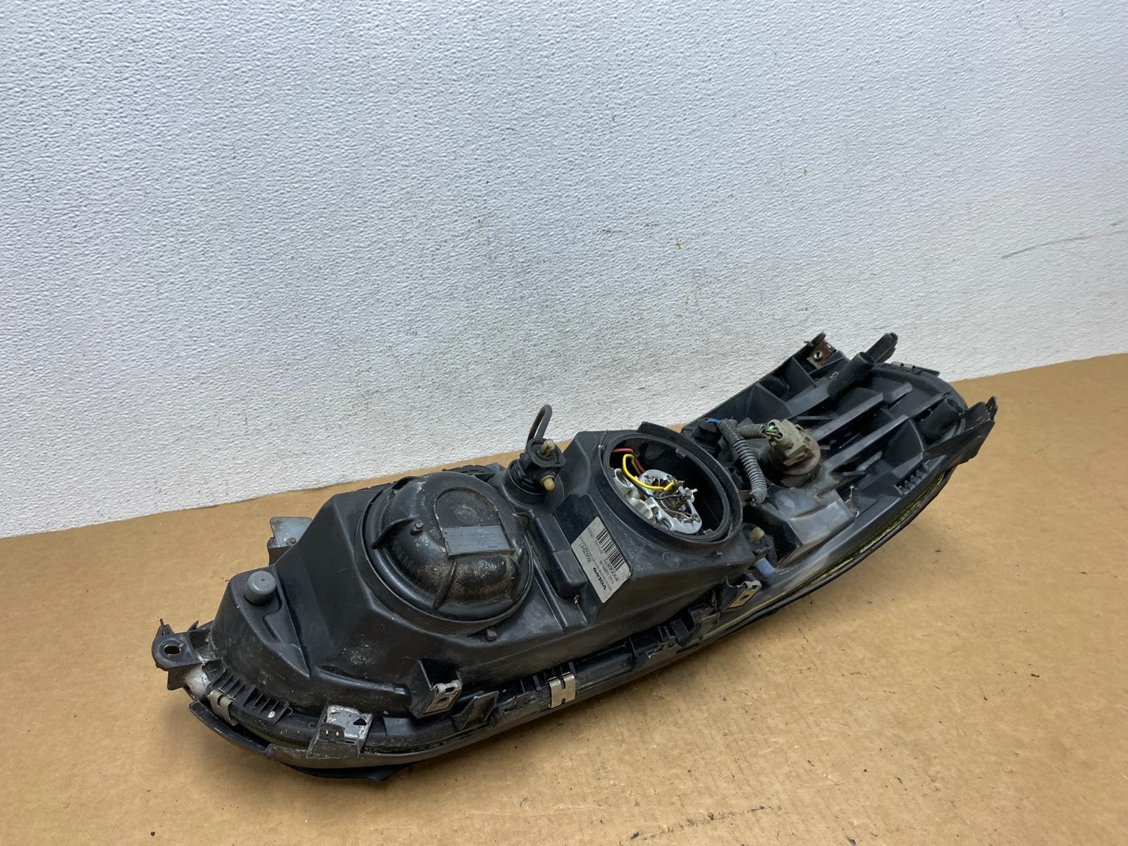 2001 2002 2003 2004 Volvo V70 XC70 Left Driver Side Headlight AD4708 DW4