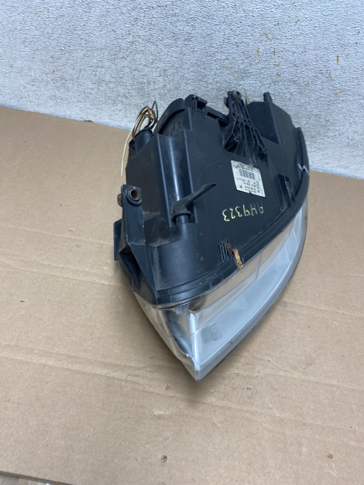 2001-2005 Volkswagen Passat Right Passenger RH Halogen Headlight AH9323 DW7