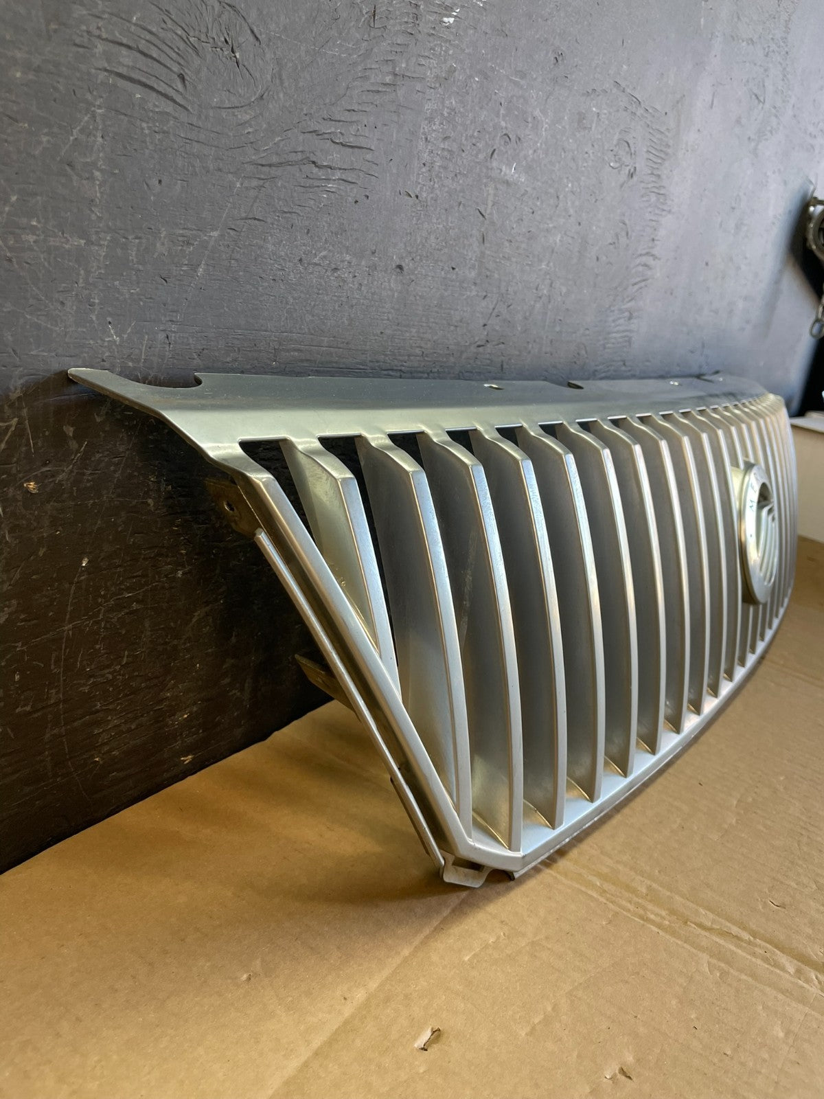 2004 to 2007 Mercury Monterey Front Grill Grille 3F23-17K945 ac5460 DG1