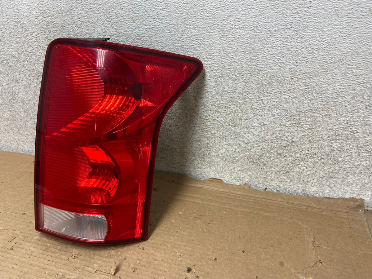 2007 to 2009 Suzuki XL-7 Vitara Right Passenger Rh Side Tail Light AH8904 LK2