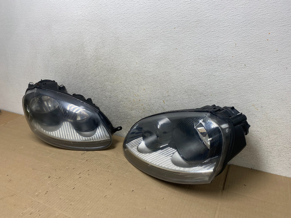 2005 to 2010 Volkswagen Jetta Left+Right Side Headlights Halogen AI2174 DW1