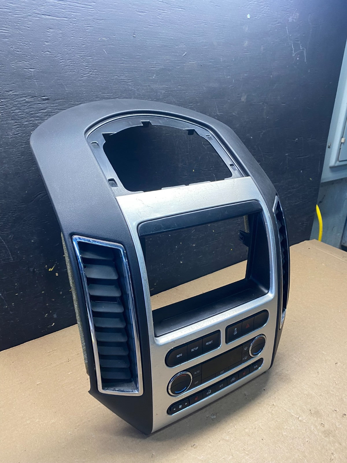 2007 - 2010 Ford Edge Heater Climate Control Radio Control Dash Bezel s6446 DG2