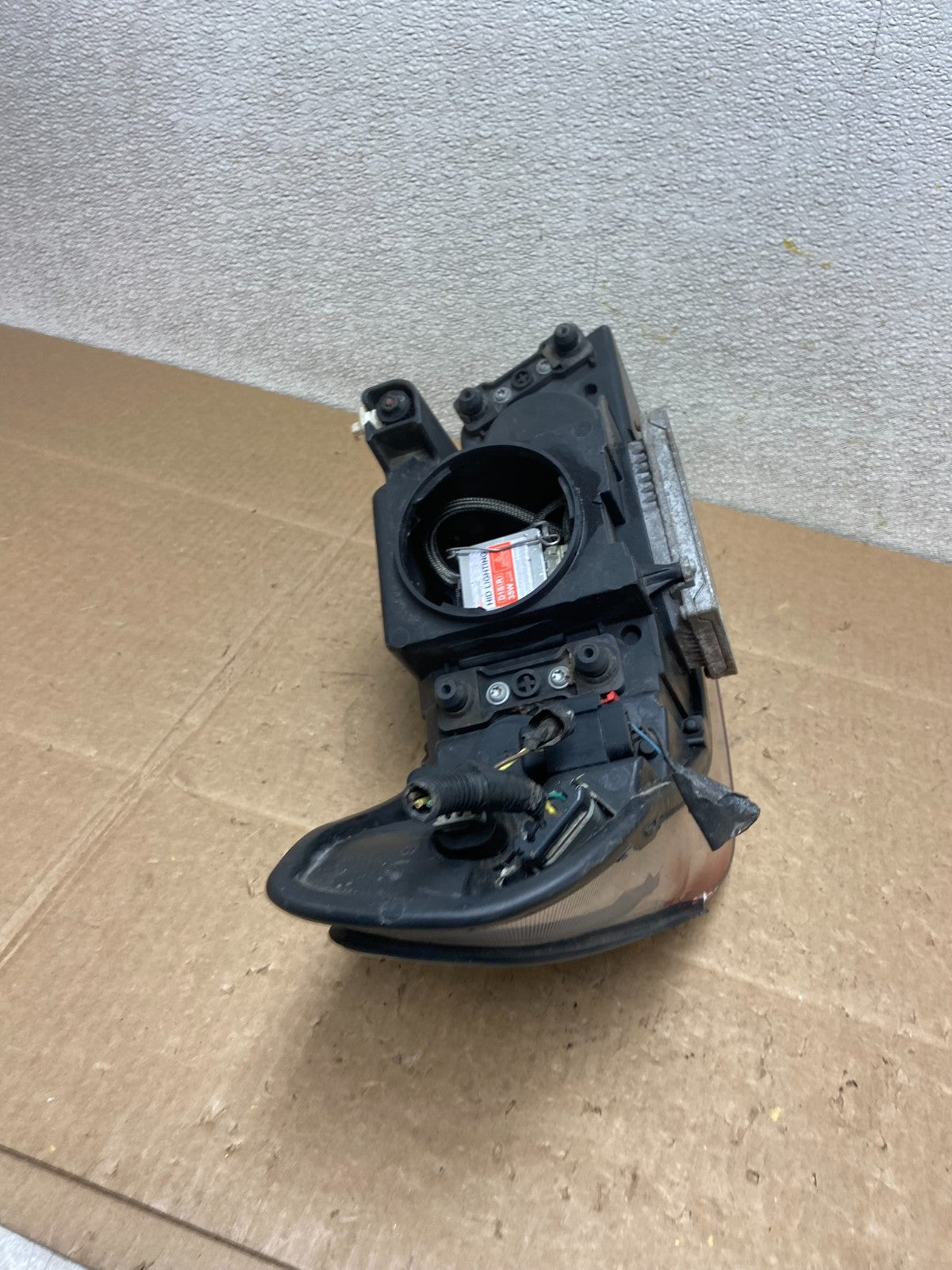 2005 to 2009 Saab 9-7X Left Driver LH Side Xenon Headlight OEM Y8813 DW9