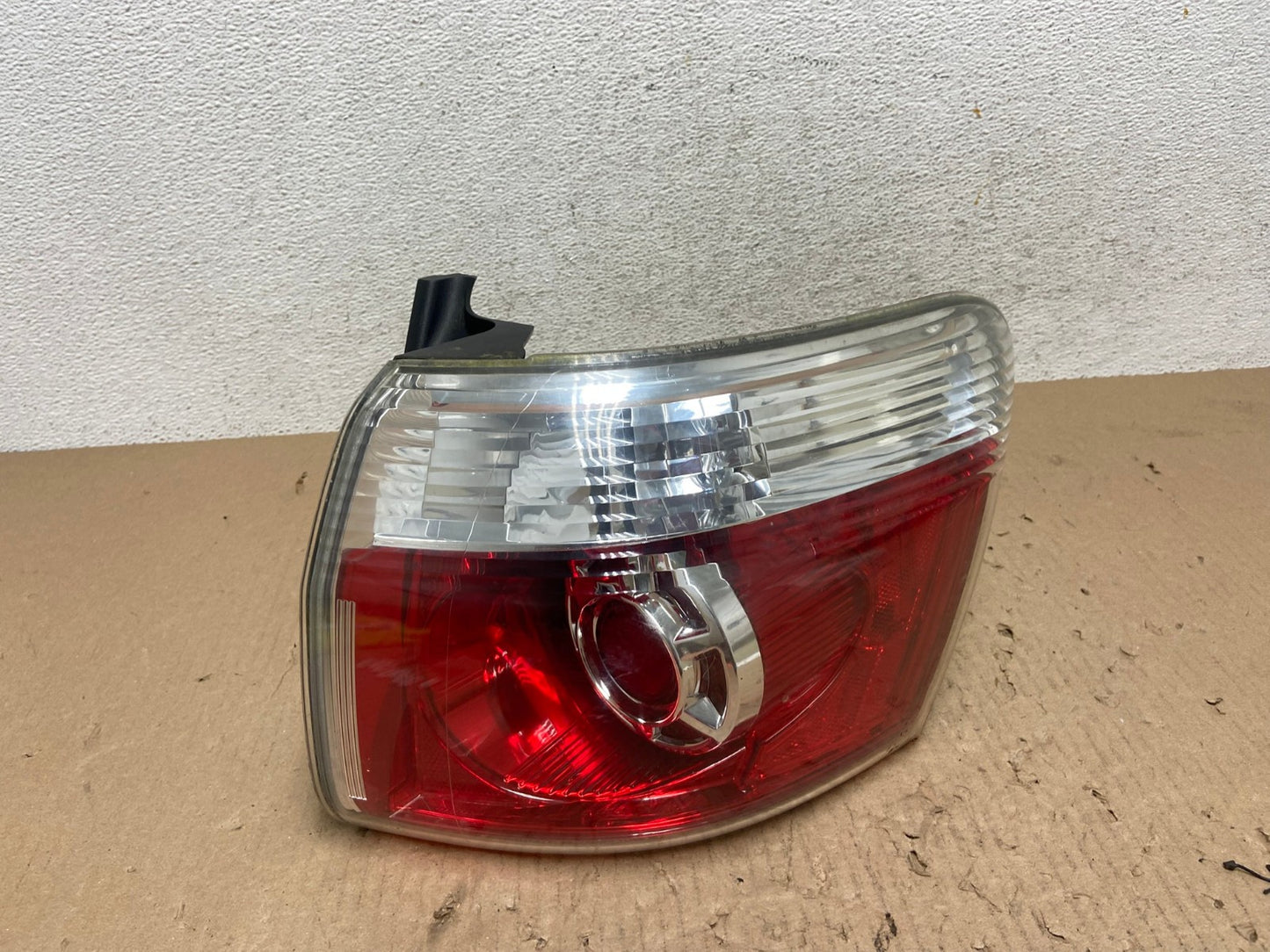 2007 to 2012 GMC Acadia Halogen Tail Light Right Passenger RH Side AE8839 LK0