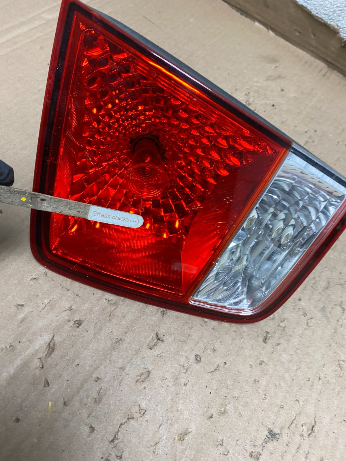 2009 2010 2011 Kia Borrego Right Passenger Side Inner Tail Light U8721 DW5