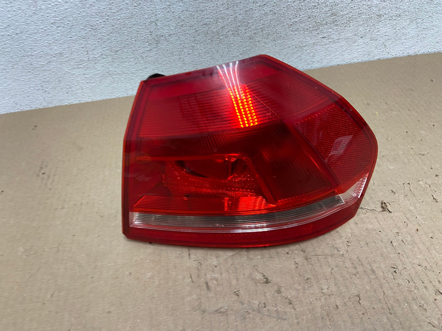 2012 to 2015 Volkswagen Passat Right Passenger Rh Side Tail light AE9725 LK0