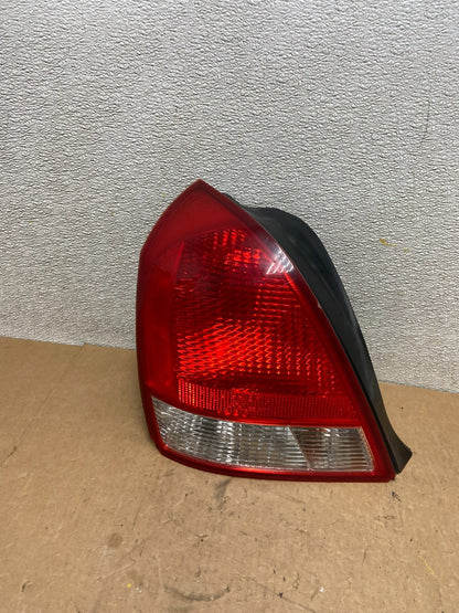 2001-2003 Sedan Hyundai Elantra Left Driver Lh Side Tail Light Oem Z7619 DW0