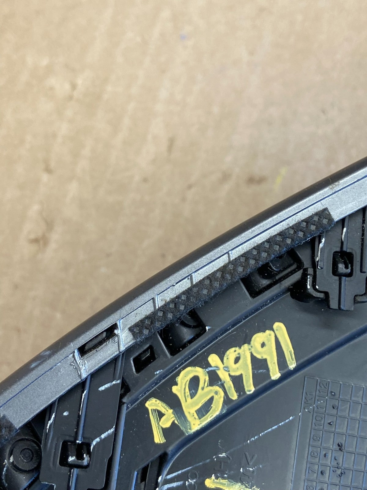 2014-2016 Hyundai Elantra Center Right Garnish Trim Bezel Air Vent AB1991 DG5