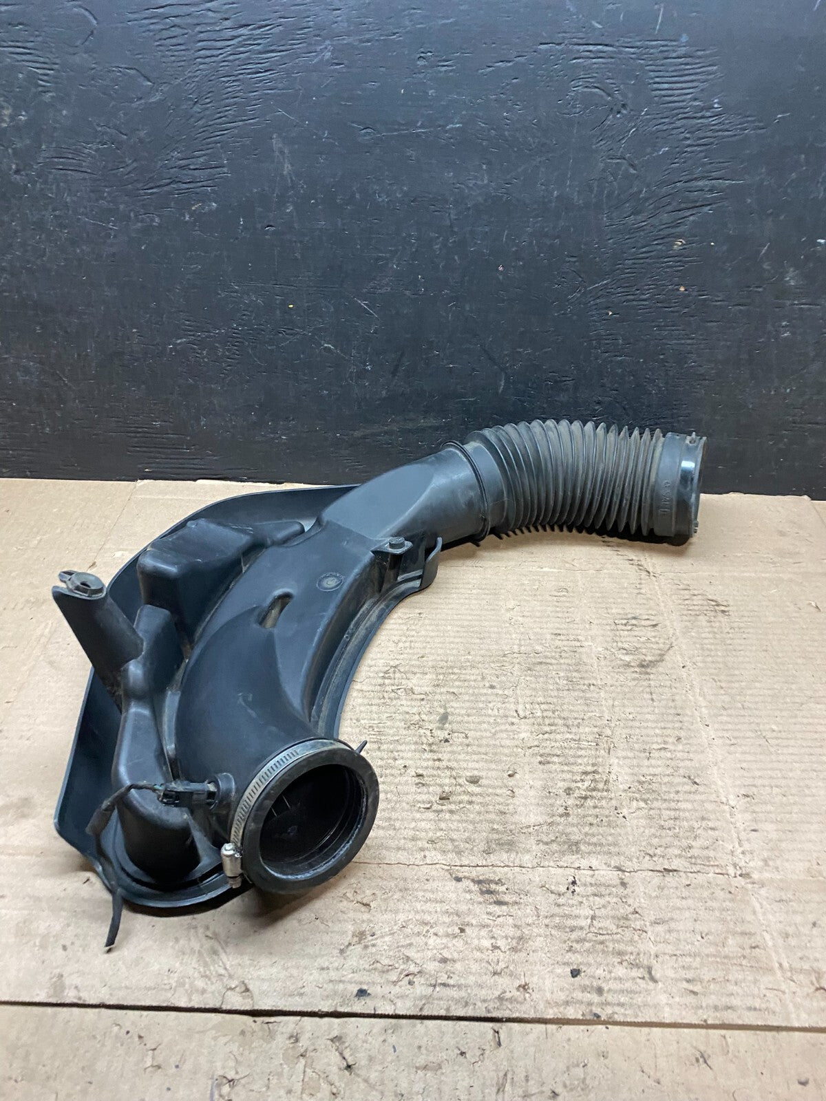 2011 to 2018 Chrysler 300 3.6L Air Intake Duct Tube Cleaner OEM G81604