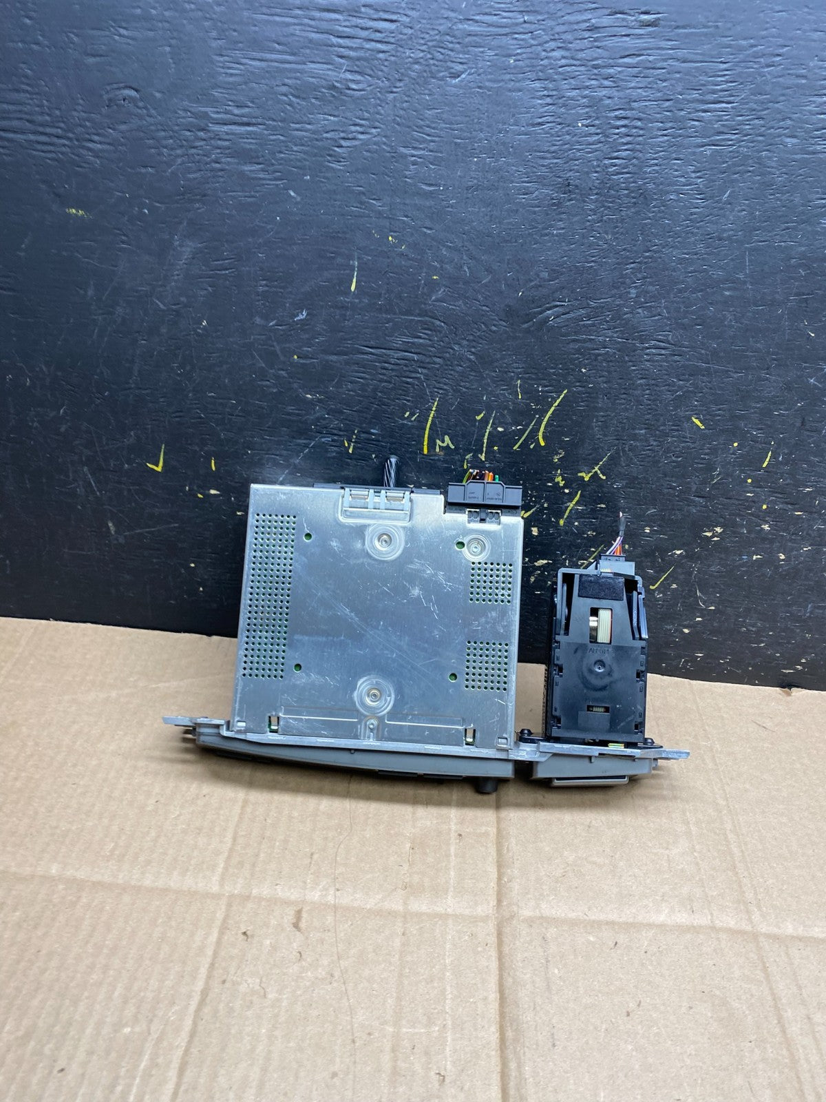 2006-2008 BMW 750i 750Li E65 AM/FM Radio CD Player AA4611 DG4
