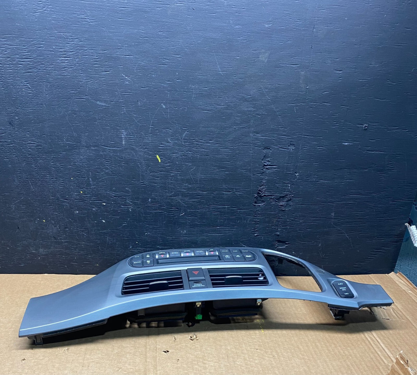 2005 to 2010 Honda Odyssey  Radio Climate Control Dash Trim Bezel H8002 DG15