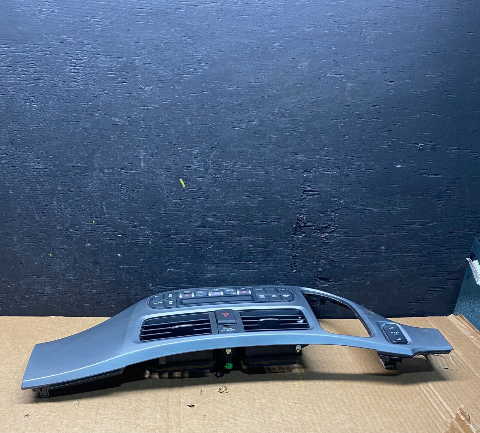 2005 to 2010 Honda Odyssey  Radio Climate Control Dash Trim Bezel H8002 DG15