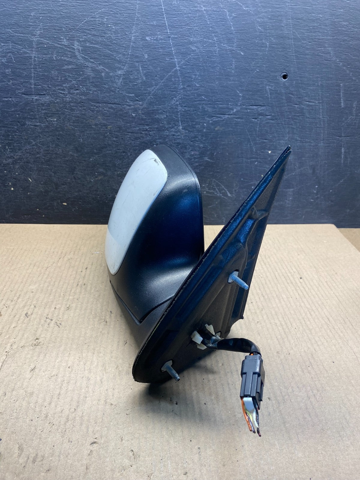 2003-2006 Chevrolet Tahoe Suburban Right Passenger Door Mirror AH4540 DW2