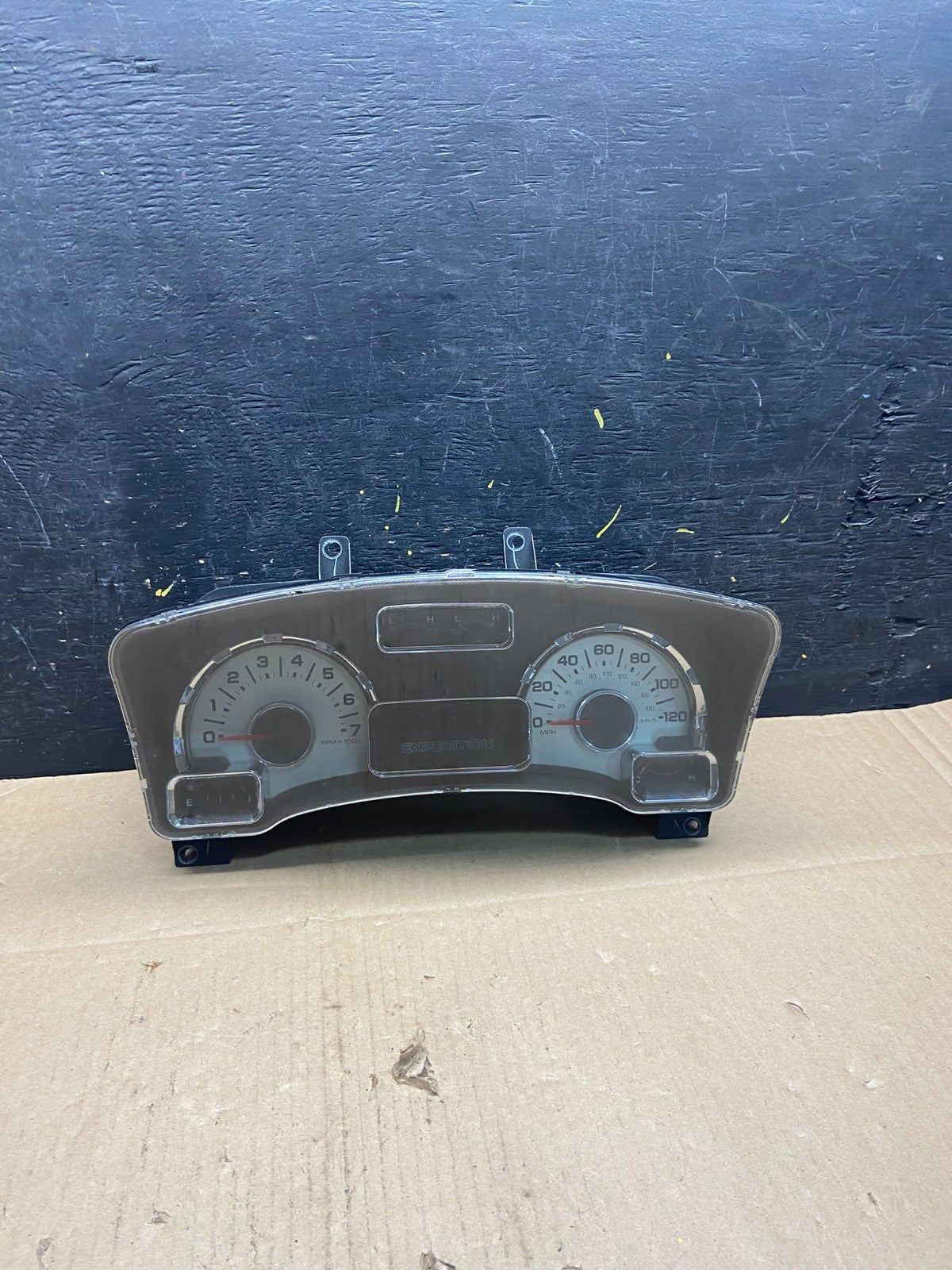 2007 to 2014 Ford Expedition Speedometer Cluster Gauge 7l1t-10849-rb t19210