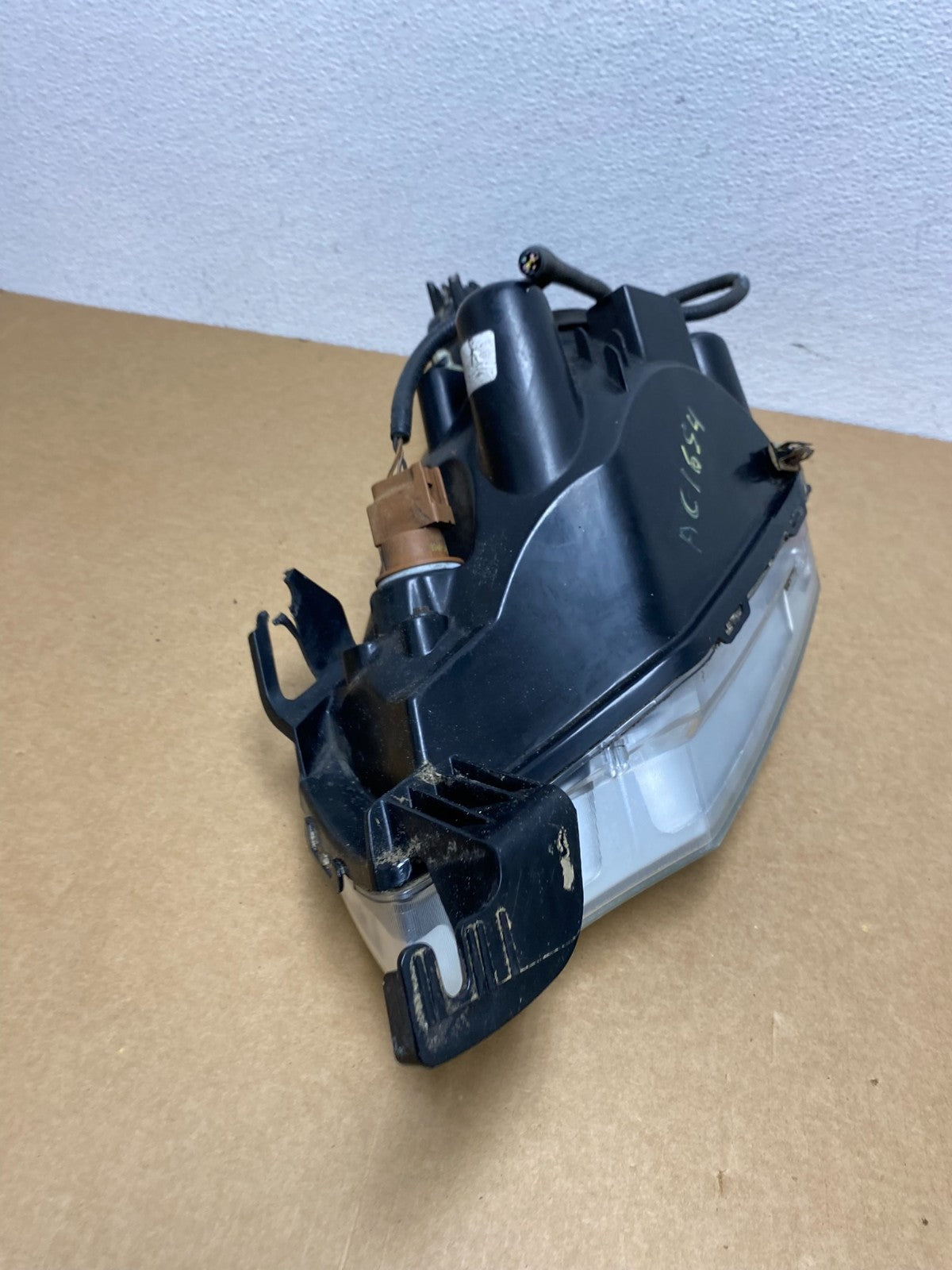 2008 2009 2010 2011 Ford Focus Right Passenger Rh Side Headlight AC1654 DW11