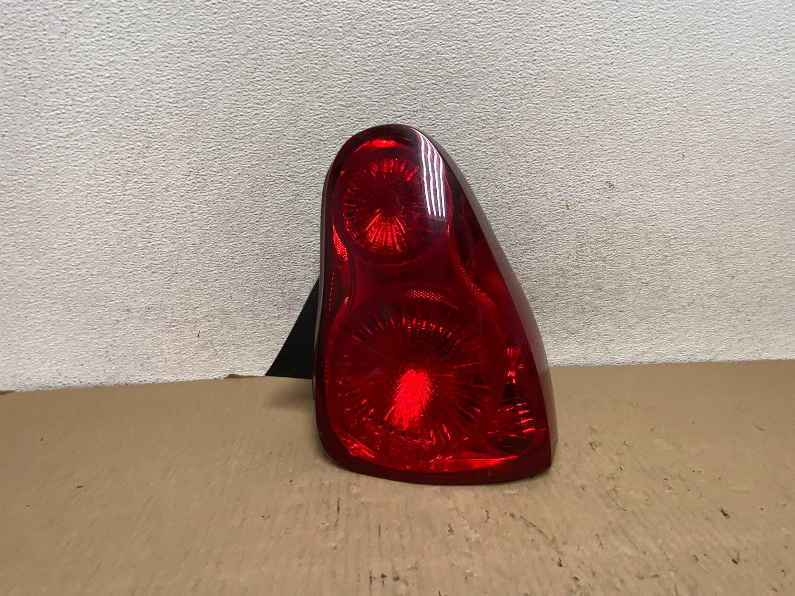 2006 to 2007 Chevrolet Monte Carlo Right Passenger RH Side Tail Light AG7991 DW0