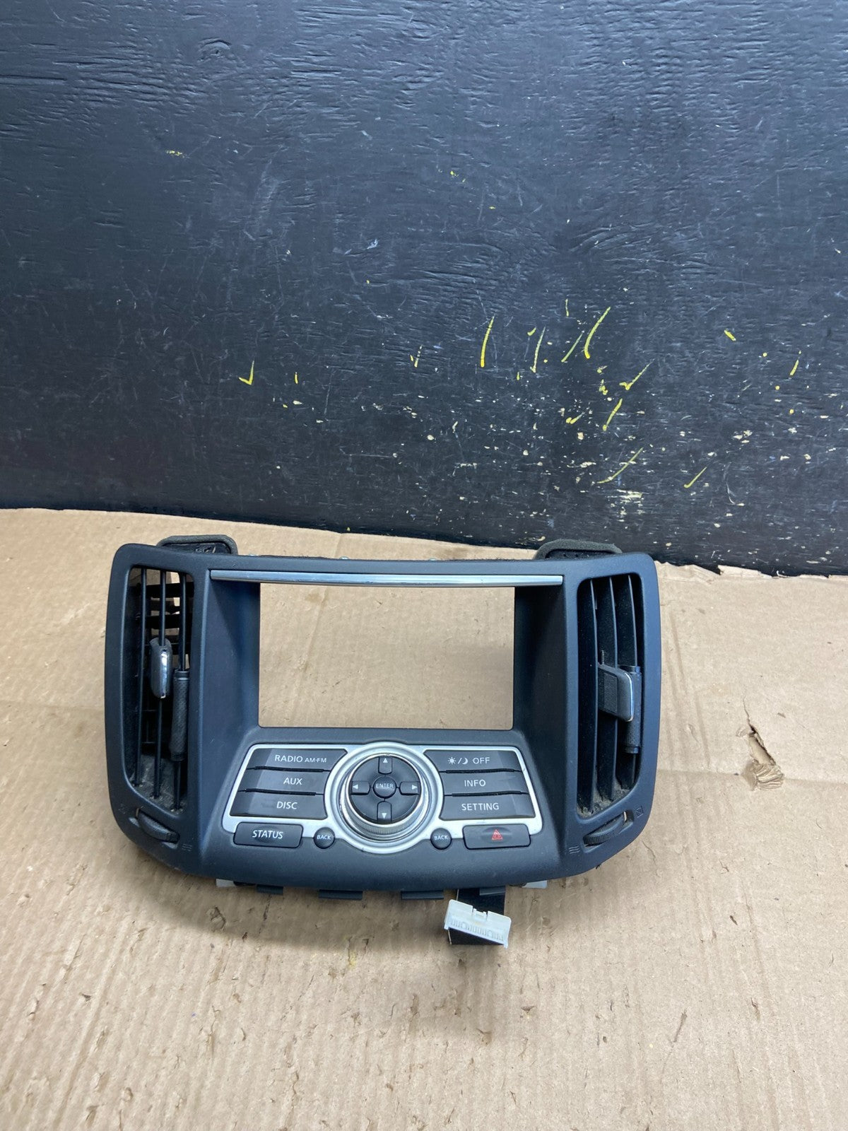 2008 to 2012 Infiniti G35 G37 Radio Player Climate Control Panel Bezel y5317 DG0