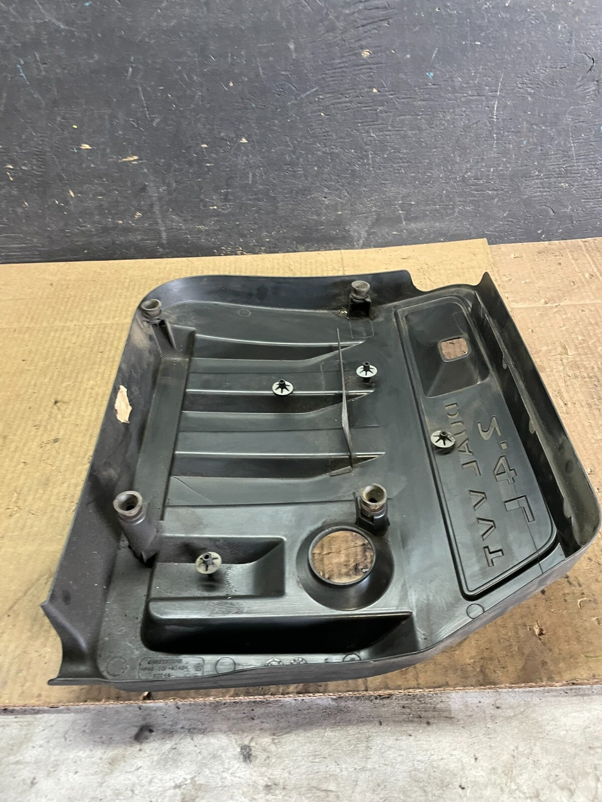 2012 to 2014 Chrysler 200 Engine Cover Top Lid Cover J4146 DG7