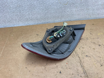 2003 to 2005 Toyota Corolla Right Passenger RH Side Tail Light Oem X7111 PS4