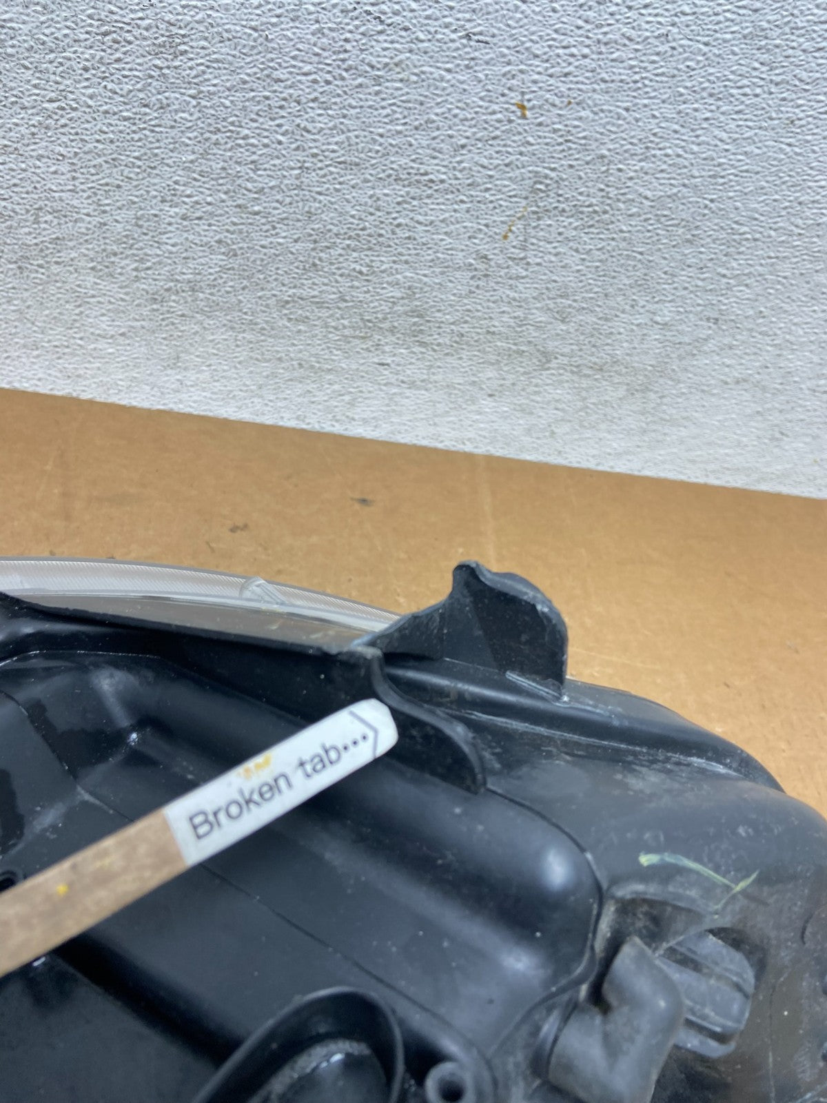 2008 to 2016 Chrysler Town and Country Left Driver Lh Side Headlight AE2671 DW5