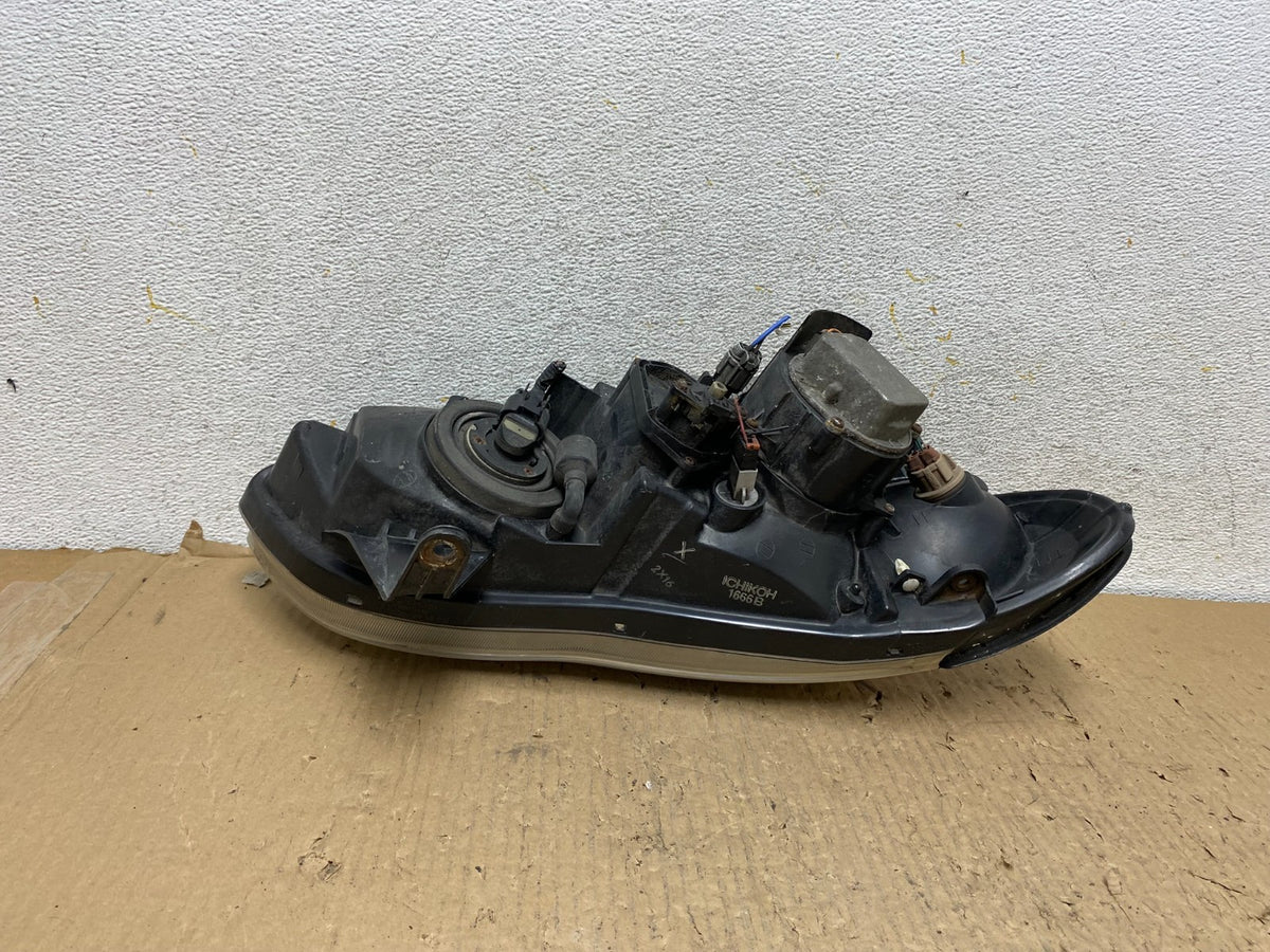2002 to 2004 Infiniti I35 Left Driver LH Side Headlight Xenon AH2953 DW5