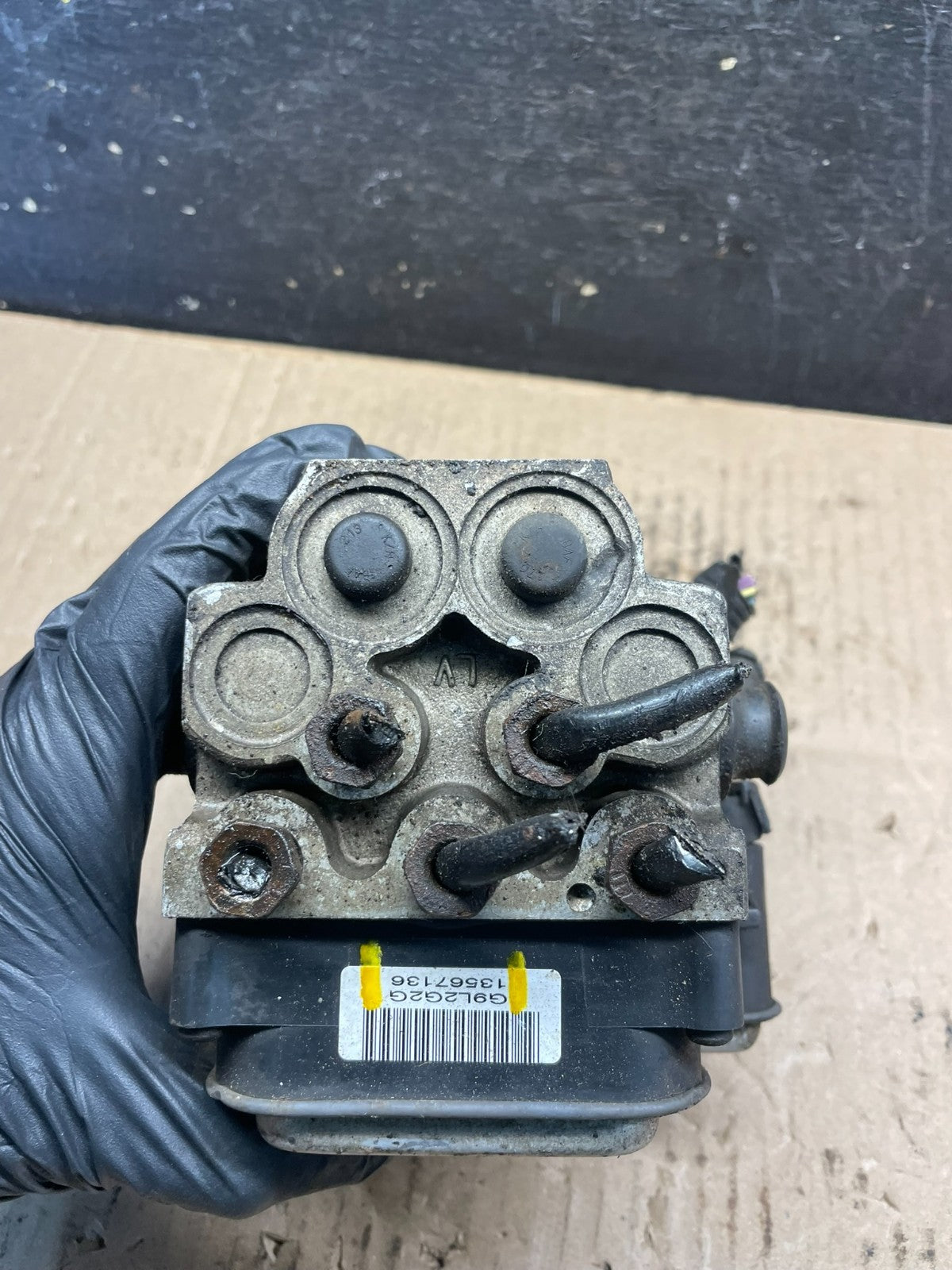 2004-2007 Chevrolet Express ABS Pump Control OEM 13567136 Module R9412 DG4