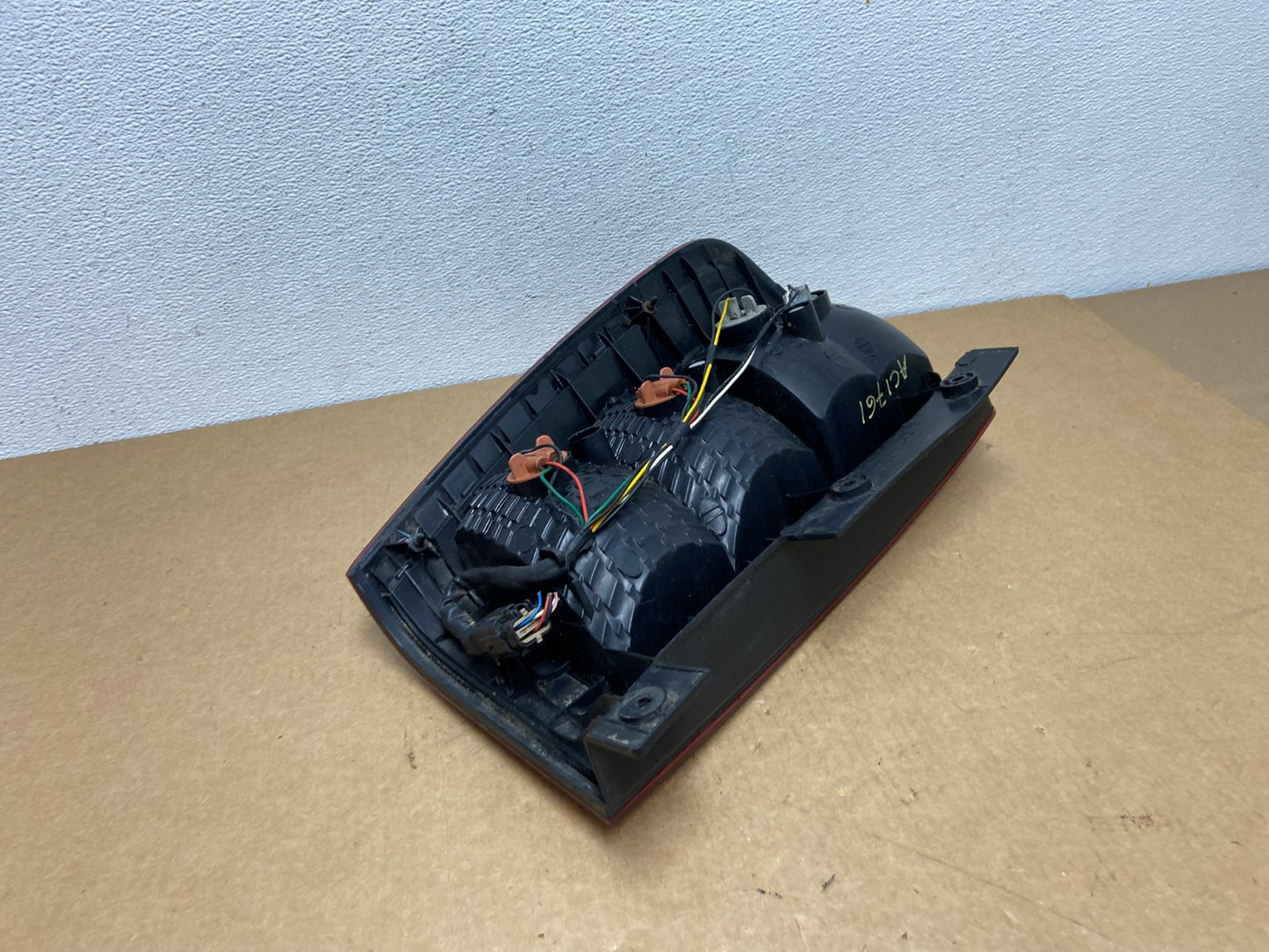 2007 to 2010 Kia Sedona Right Passenger RH Side Tail Light Oem AC1761 LK4