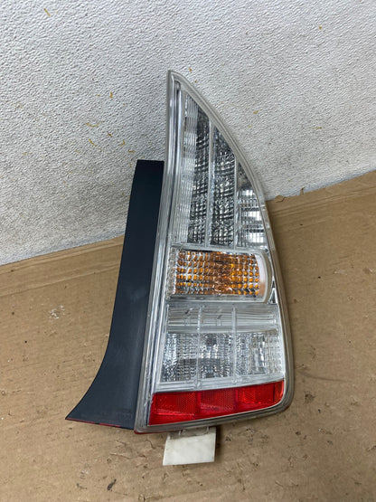 2010 2011 Toyota Prius Tail Light Right Passenger Side AH8421 LK0