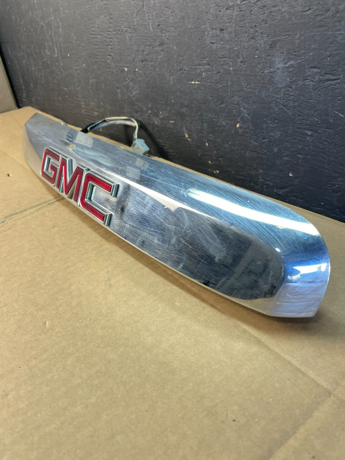 2007-2012 GMC Acadia Chrome Tailgate Rear Finish Molding Back W/Camera ac5299 DG2