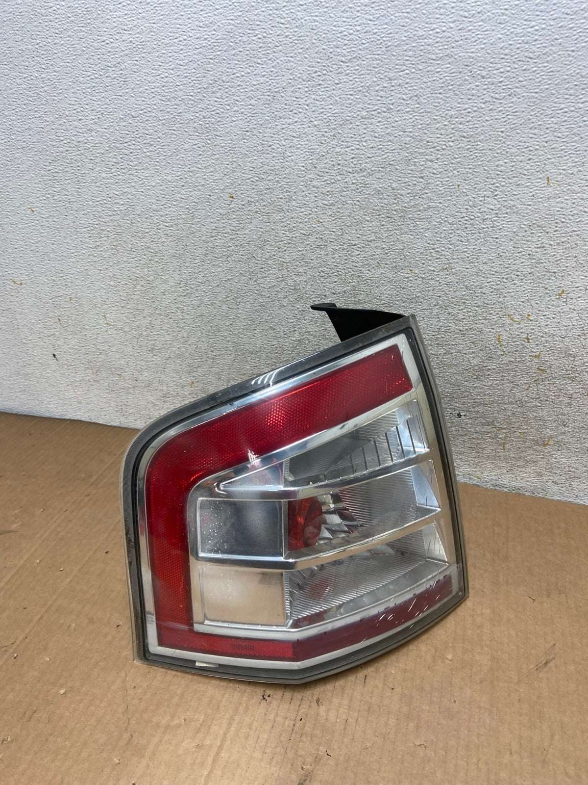 2007 to 2010 Ford Edge Tail light Left Driver Side AI8423 LK2