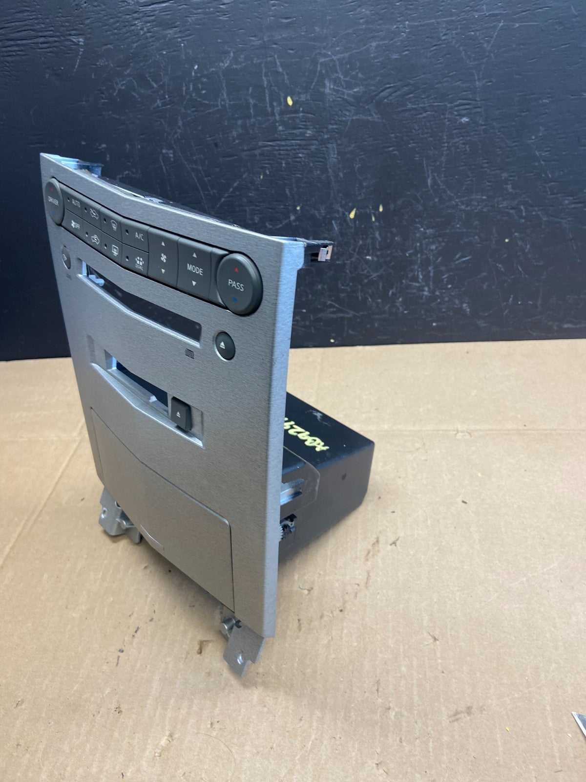 2004 2005 2006 Nissan Maxima Radio Panel Climate Control Bezel Trim OE AB9297 DG3