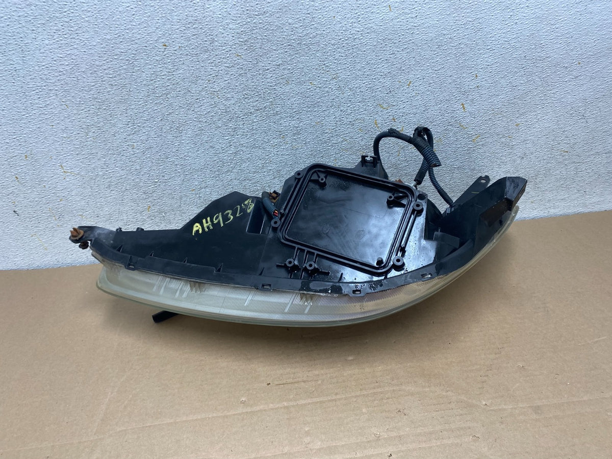 2004-2005 Toyota Sienna Right Passenger Halogen Headlight AH9328 DW7