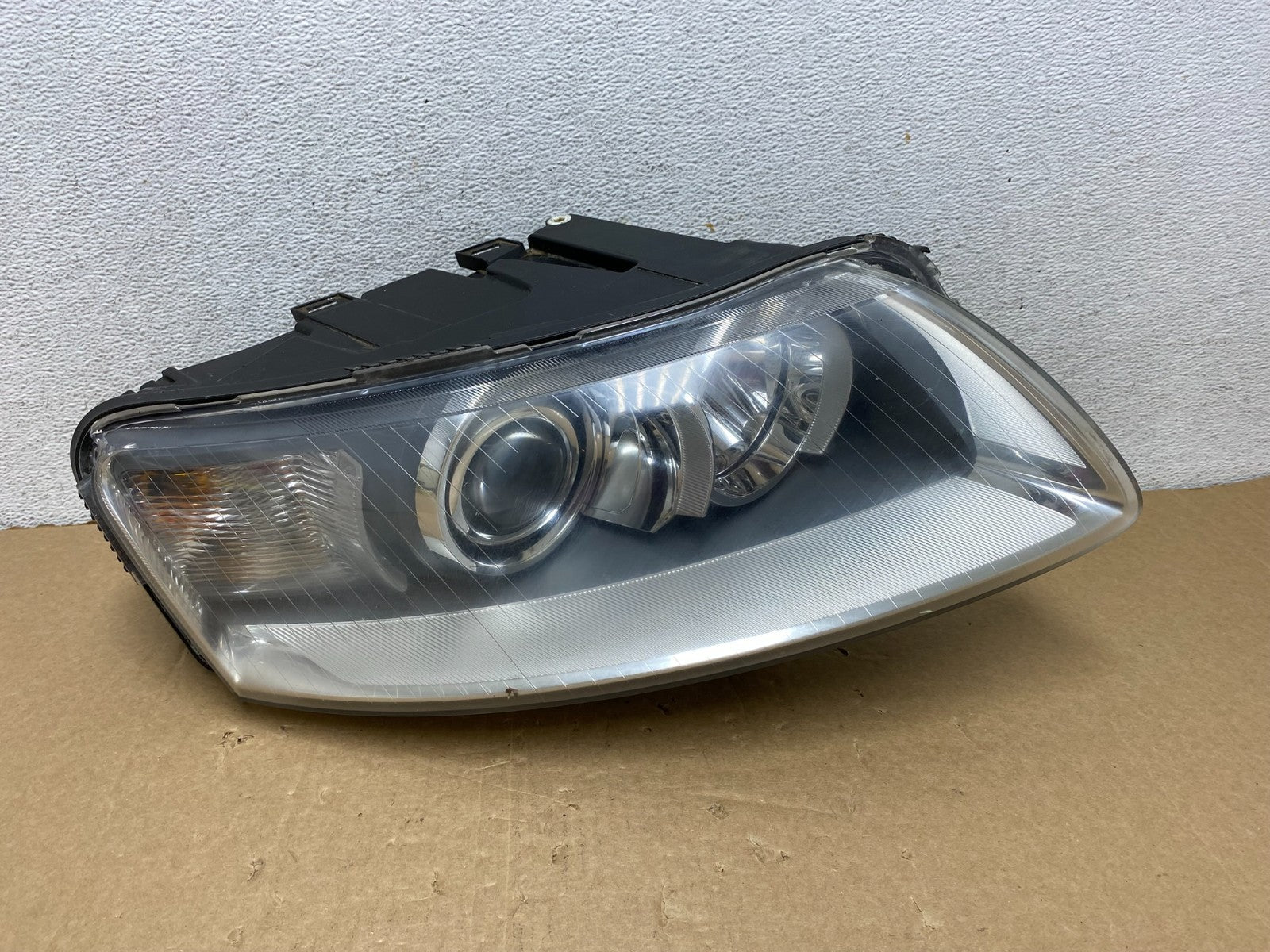 2005 to 2008 Audi A6 Right Passenger Side Headlight Xenon HID AF7311 DW0