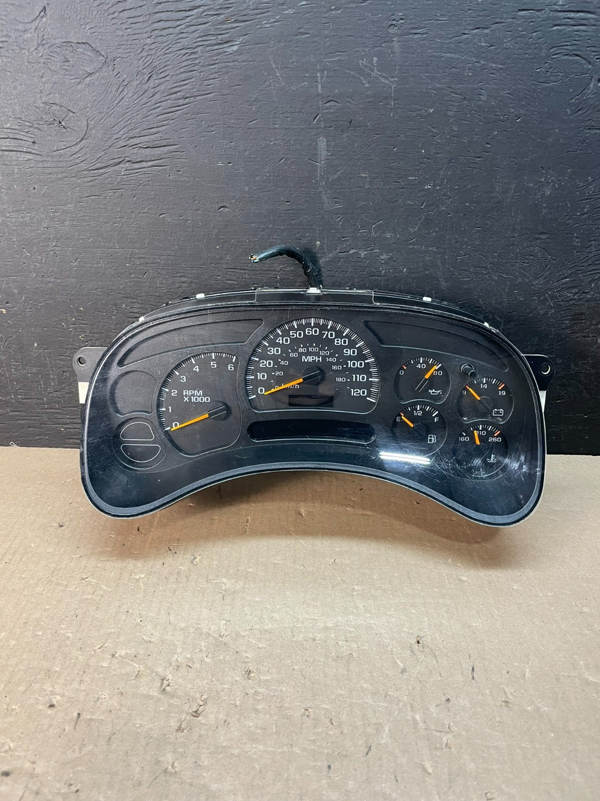 2003 to 2006 Chevrolet Silverado Yukon Cluster Gauge Speedometer AE3363 DG0