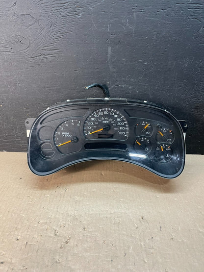 2003 to 2006 Chevrolet Silverado Yukon Cluster Gauge Speedometer AE3363 DG0