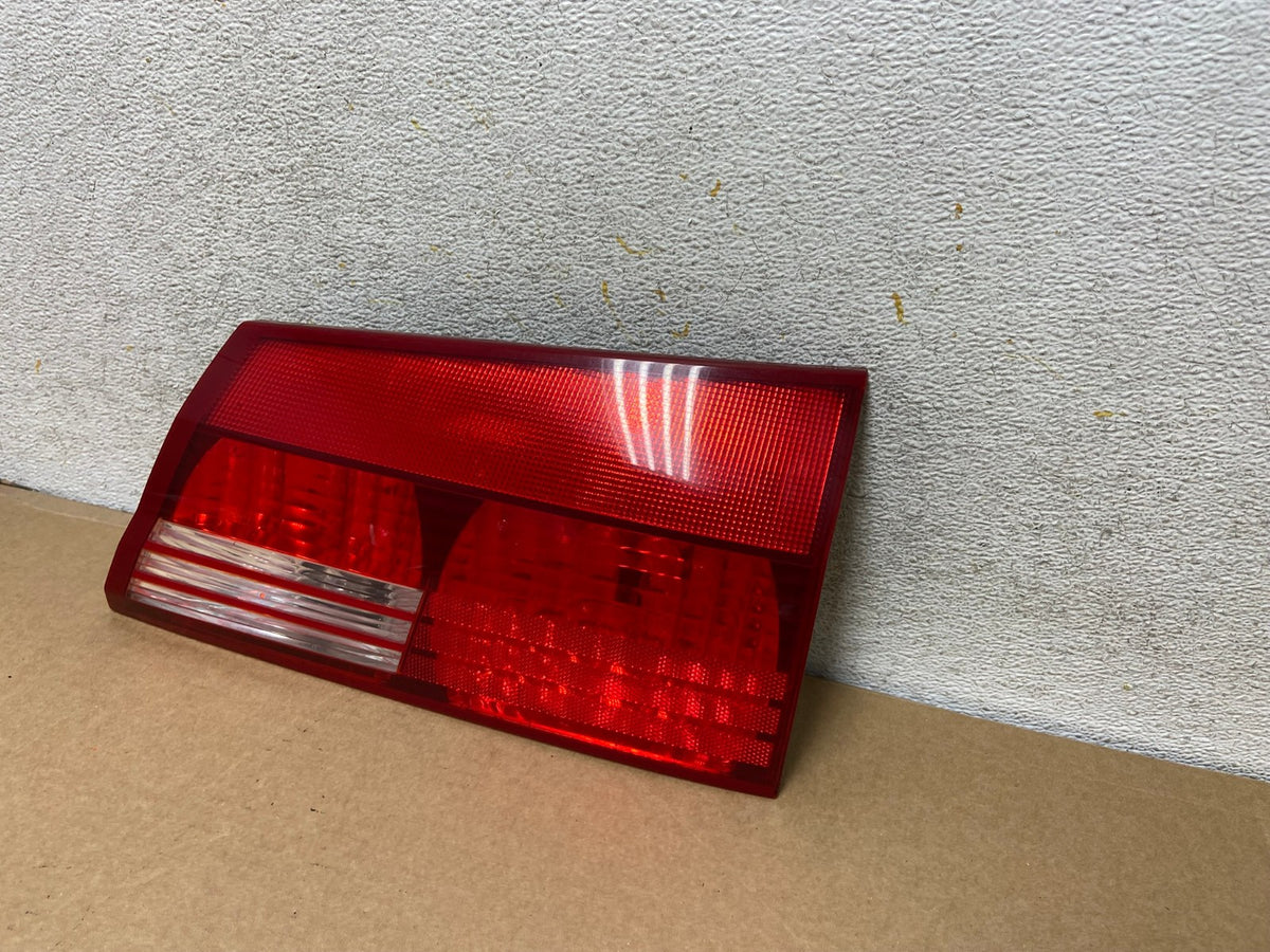 2004-2005 Toyota Sienna Right Passenger RH Side Inner Tail Light AH7723 LK2
