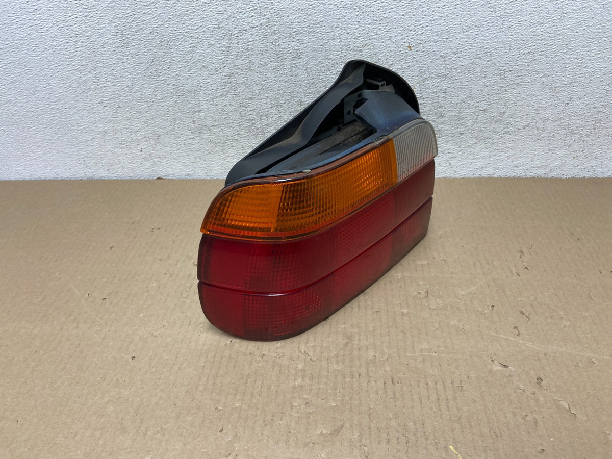 1995-1999 BMW E36 318ti Compact Hatchback Left Driver LH Tail Light OE AG5895 DG2