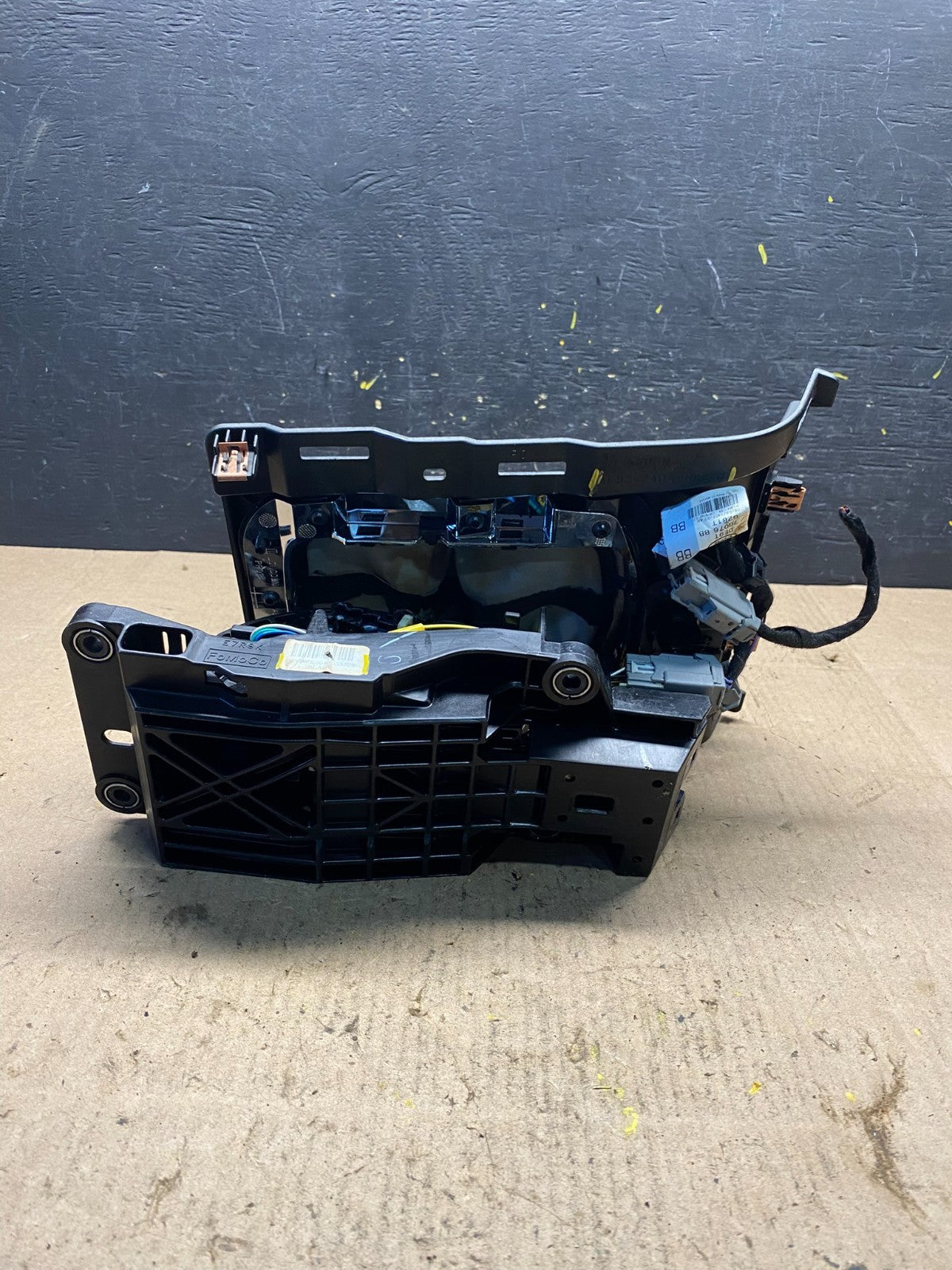 2013 to 2019 Lincoln MKT  Automatic Transmission Gear Shifter Selector R8450 DG5