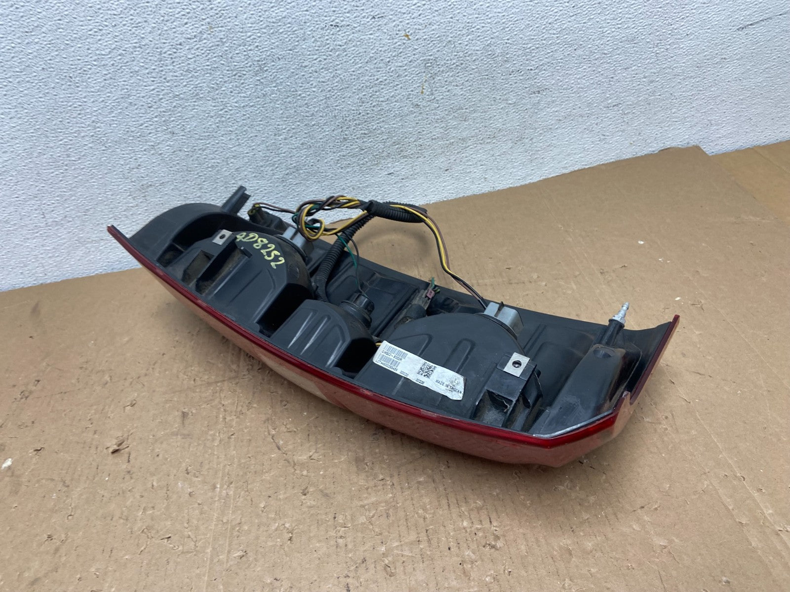 2007-2013 Chevrolet Avalanche Right Passenger RH Side Tail Light AD8252 DW5
