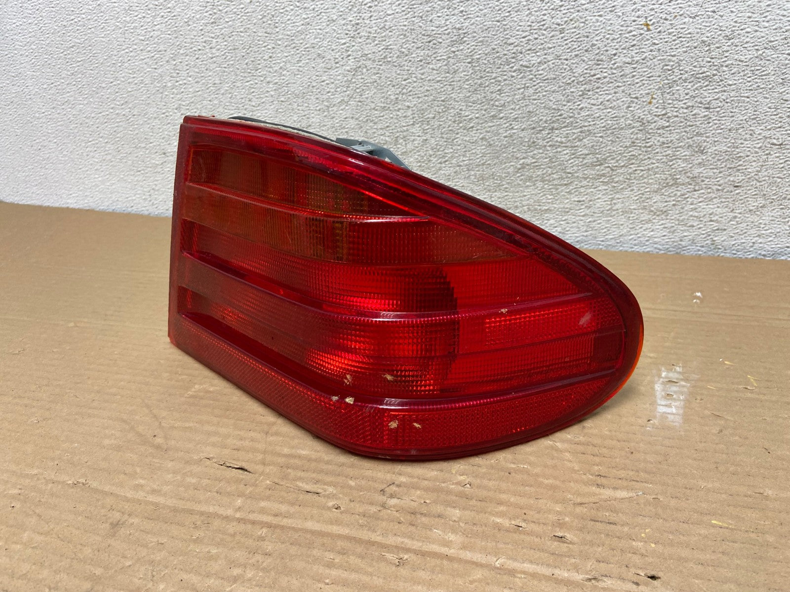 1996 - 1999 Mercedes-Benz E W210 E320 Right Passenger Tail Light AG9000 LK2