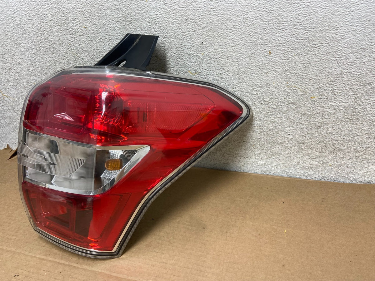 2014-2016 Subaru Forester Right Passenger Rh Side Tail Light AH3118 DW2